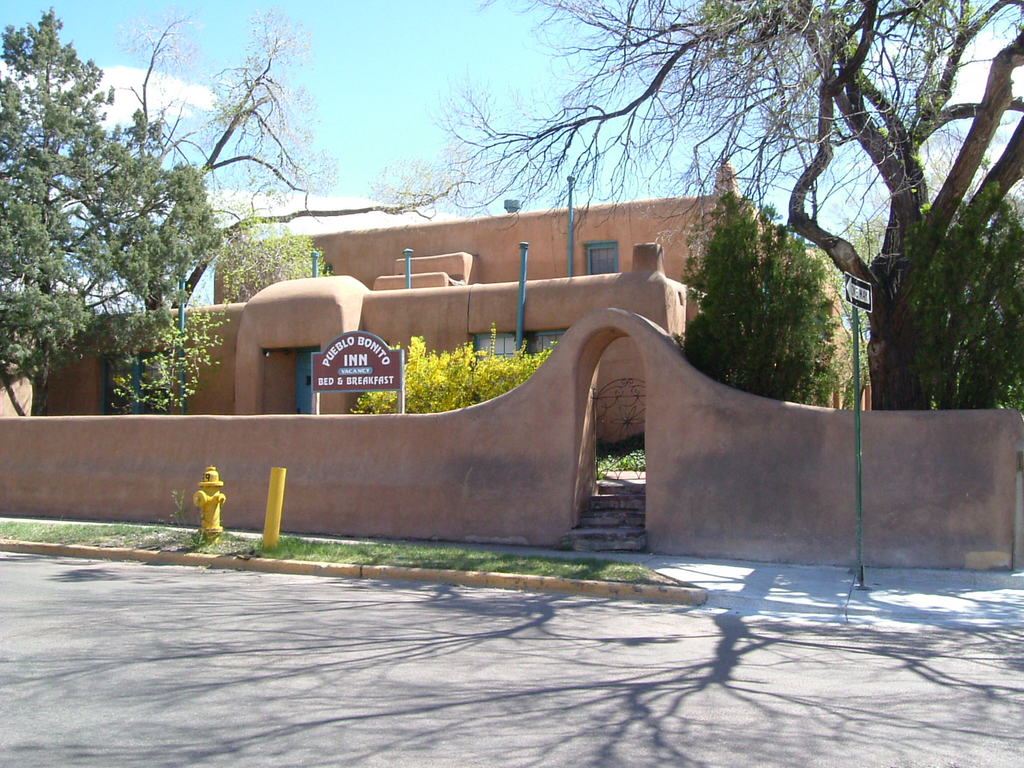 Santa Fe, NM: Pueblo Bonito Inn