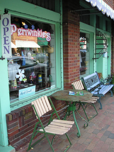 Black Mountain, NC: Periwinkles, lovely shop in downtown on Cherry St.