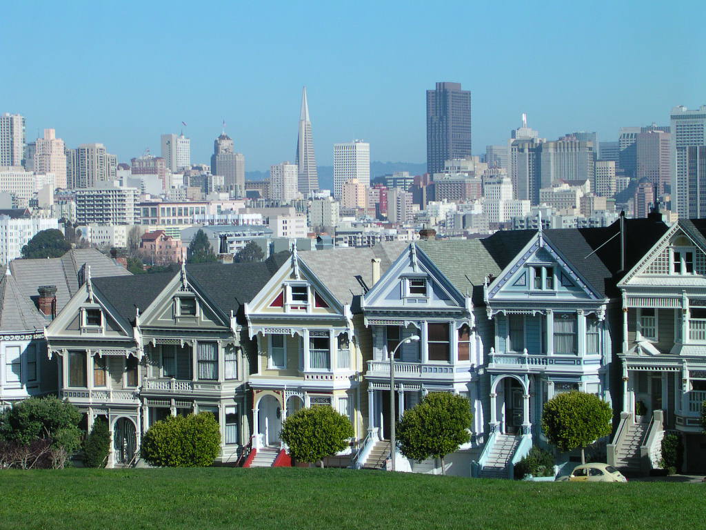 San Francisco, CA: Victorian houses and the San Francisco skyline from Alamo Square