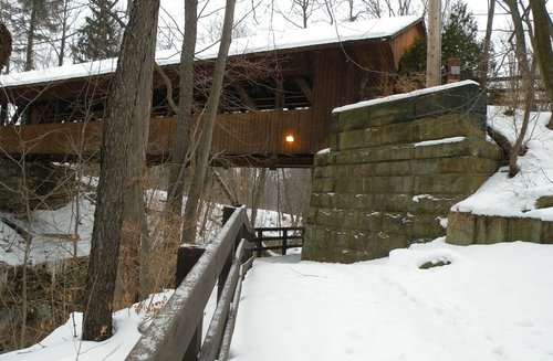 North Olmsted, OH: The covered bridge North Olmsted .