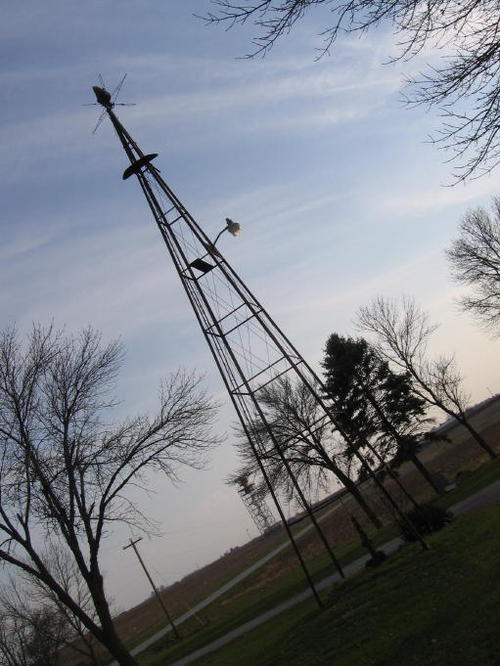 Hume, IL: Oldest windmill in area, north of Hume