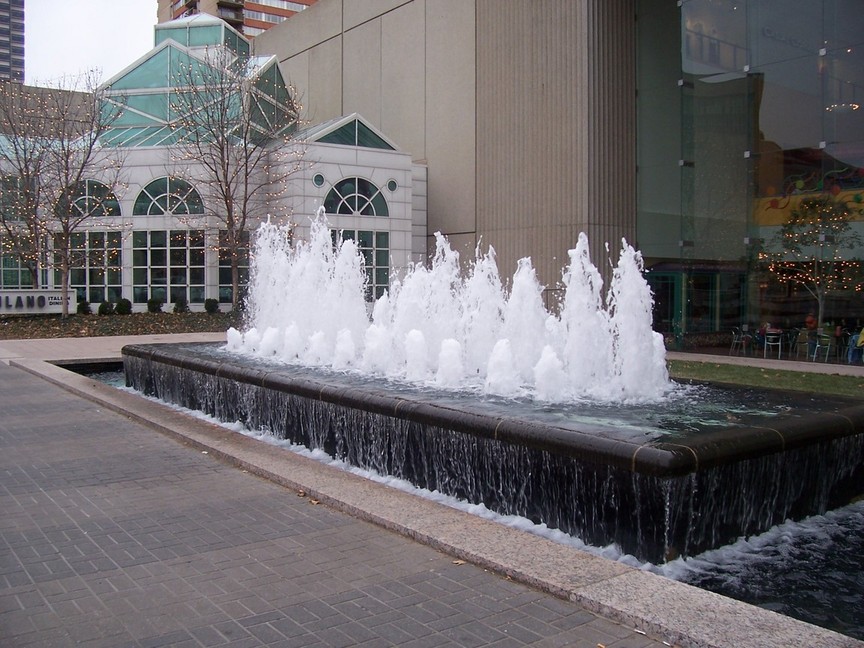 Kansas City, MO: Crown Center Fountains