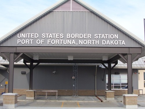 Fortuna, ND: Canadian border crossing at Fortuna, North Dakota