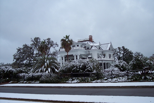 Beaumont, TX: Rare snowy day at the McFaddin-Ward House museum; first snow in 15 years