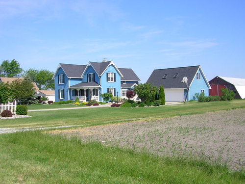 Birch Run, MI: Blue House in Birch Run