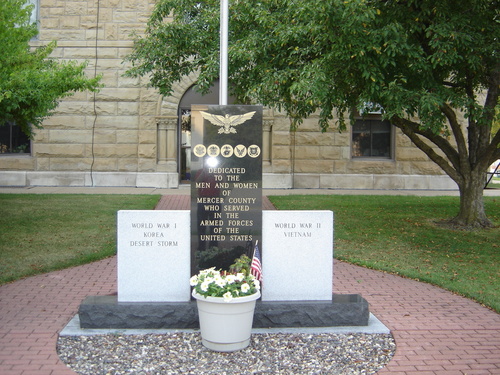 Aledo, IL: Armed Force's Monument in the Courthouse yard