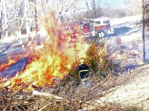 Cumberland City, TN: Cumberland City Volunteer Firefighter "Supervised Burn".