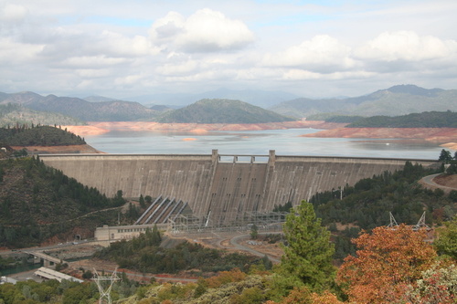 Shasta Lake, CA: Shasta Dam in the fall of 2008