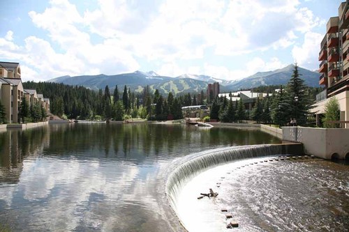 Breckenridge, CO: Lake surrounded by condos with ski slopes in background