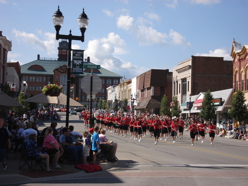 St. Johns, MI : Downtown looking at the courthouse during the Mint Fest ...