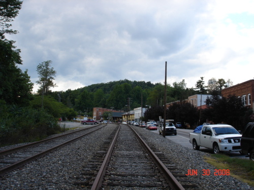 Saluda, NC: Saluda Railroad Crossing and Businesses
