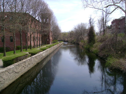 Chicopee, MA: Picture of Canal in front of Ames Privelege