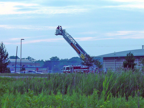 Marysville, MI: Marysville Fire Dept. ladder truck training