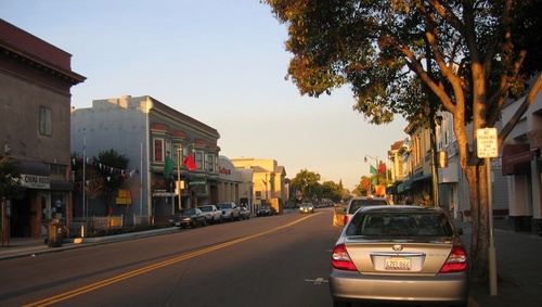 Alameda, CA: Santa Clara Avenue on Sunday morning