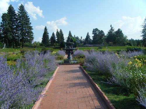 St. Cloud, MN: Overview of Monsinger Gardens in Saint Cloud