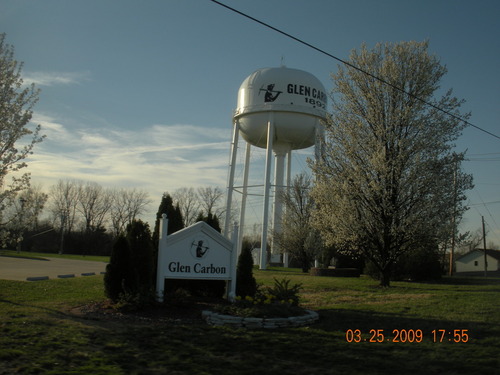 Glen Carbon, IL: Glen Carbon water tower and Glen Carbon welcome sign