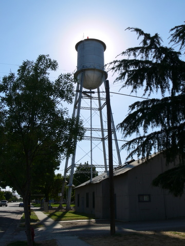 Newman, CA: water tower