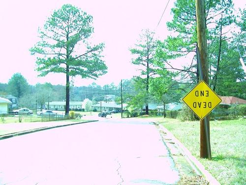 College Park, GA: Upside-down dead end sign in College Park, Georgia