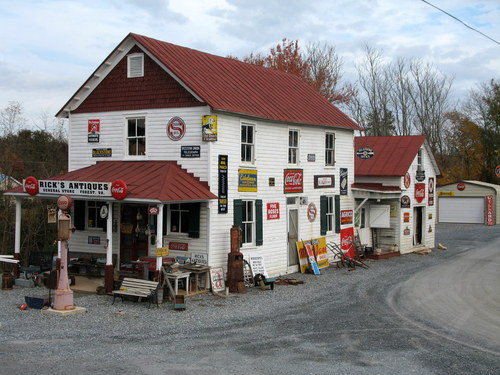 Forest, VA: Rick's Antique General Store in Forest, VA