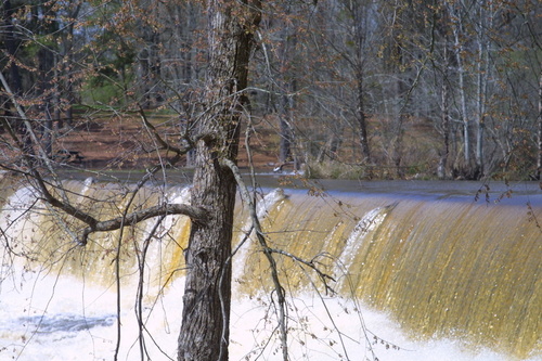 Zebulon, NC: Little River Park water falls