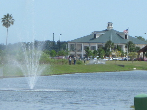St. Cloud, FL: fountain by the park