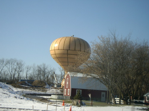 Muskego, WI: Newly constructed GE water tower and Gingerbread House resturaunt