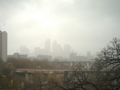 Minneapolis, MN: Minneapolis skyline on a foggy day