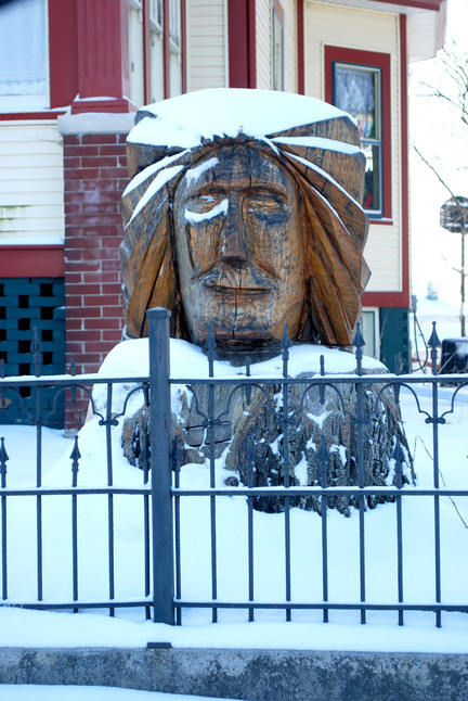 Maroa, IL: Carved Tribute to Chief Illiniwek