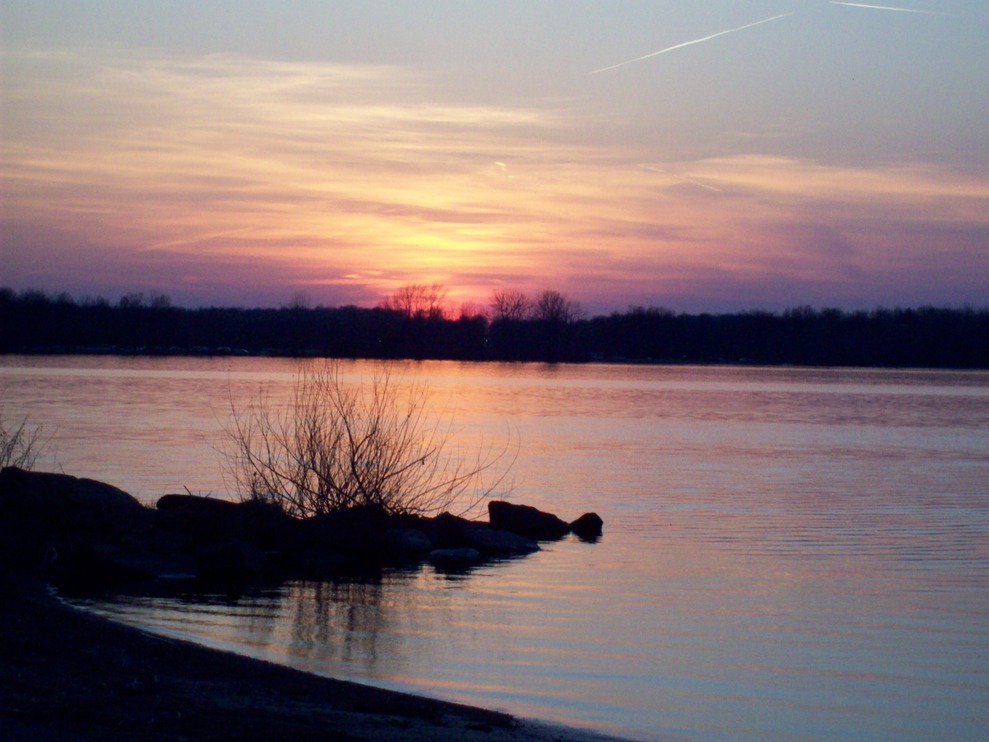 Cortland, OH: Sunset on Mosquito Lake