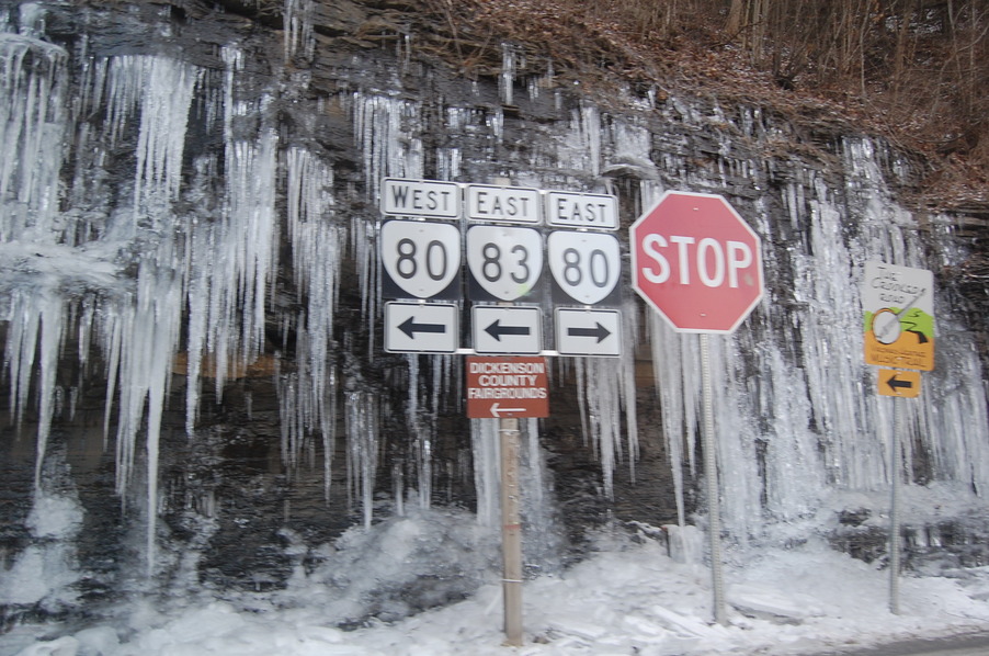 Haysi, VA: February 2009 -After a Winter Storm - traveling on Dickenson Hwy and coming into town