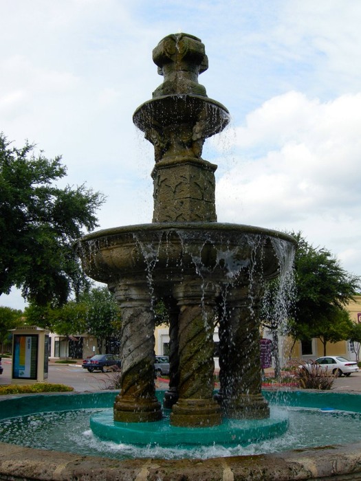 Addison, TX: Fountain at Village on the Parkway, Addison, Texas