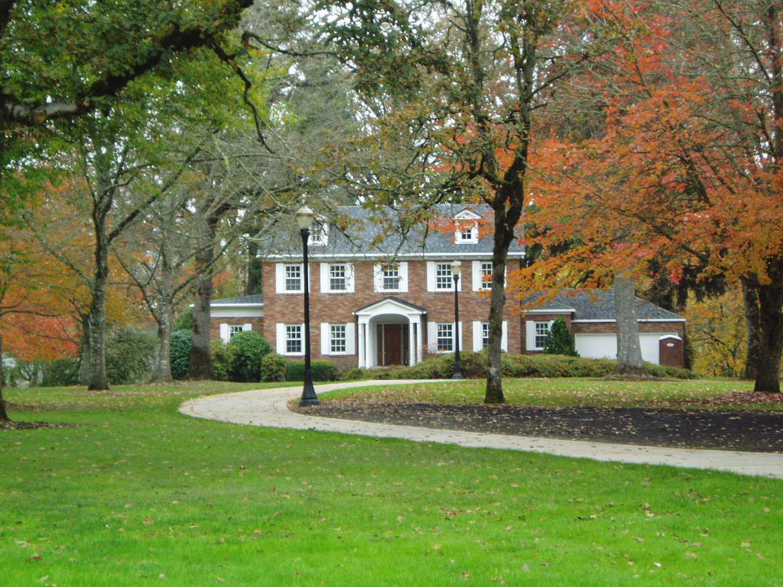 McMinnville, OR: Fall colors on the Linfield College campus, McMinnville, Oregon