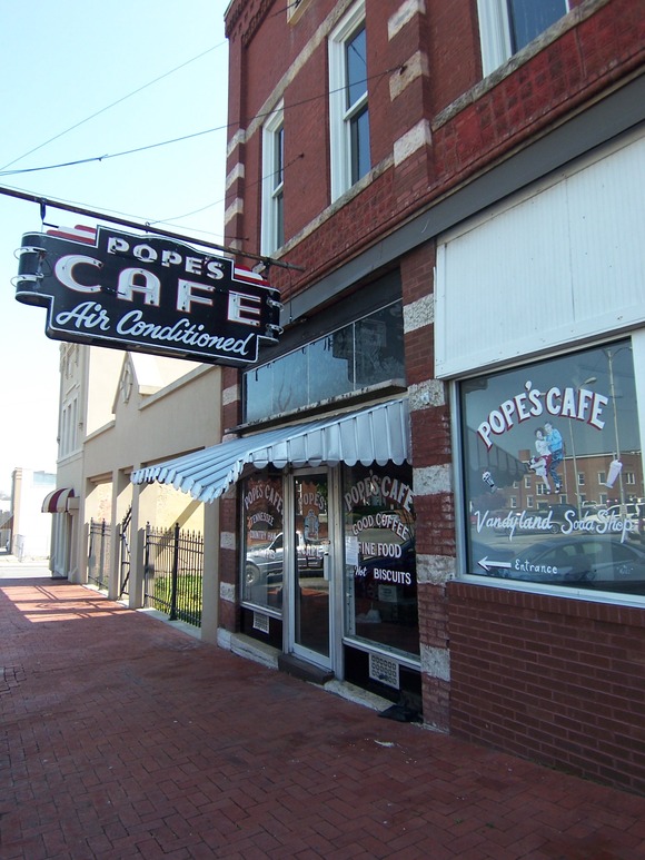 Shelbyville, TN: Popes Cafe - Shelbyville, Tennessee TN Downtown