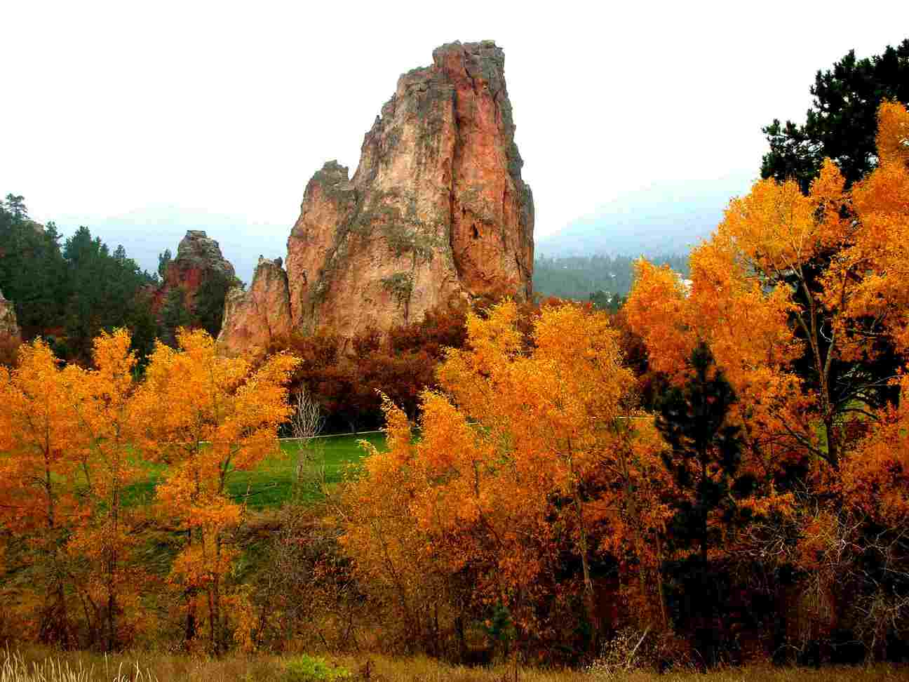 Perry Park, CO: Sentinel Rock and autumn colors at Perry Park Country Club, Perry Park, CO.