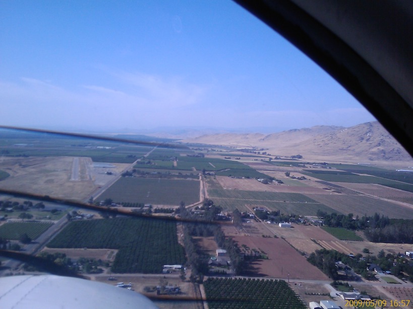 Reedley, CA: Coming In for landing @ Reedley Airport