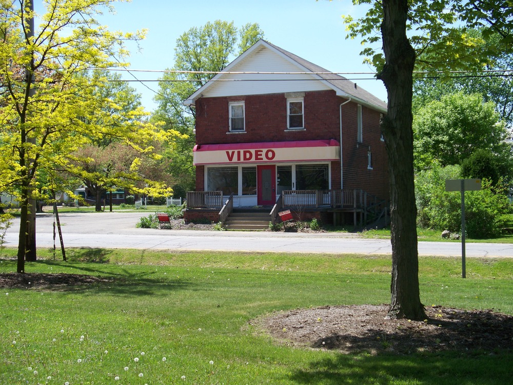 Brookfield Center, OH: Building used to be a general store dating back to the 1930's