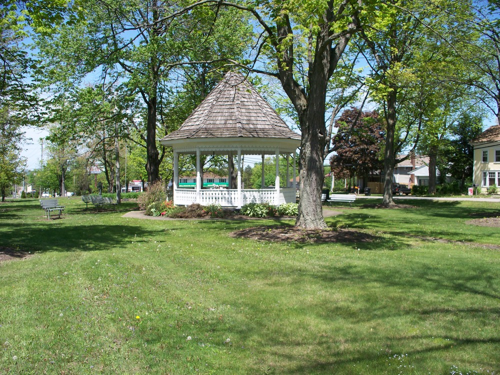 Brookfield Center, OH: Township green, sight of former underground railroad station