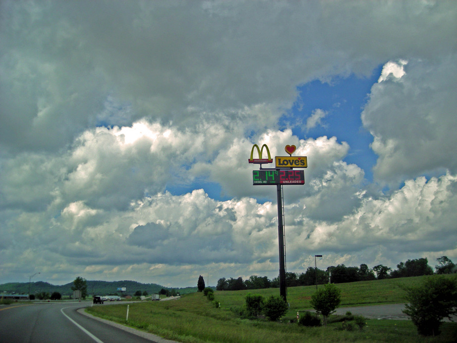 Horse Cave, KY: Love's Travel Center at Exit 58 on I-65