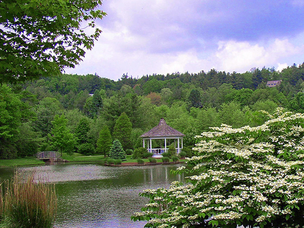 Blowing Rock, NC: View of Broyhill Park in Blowing Rock NC