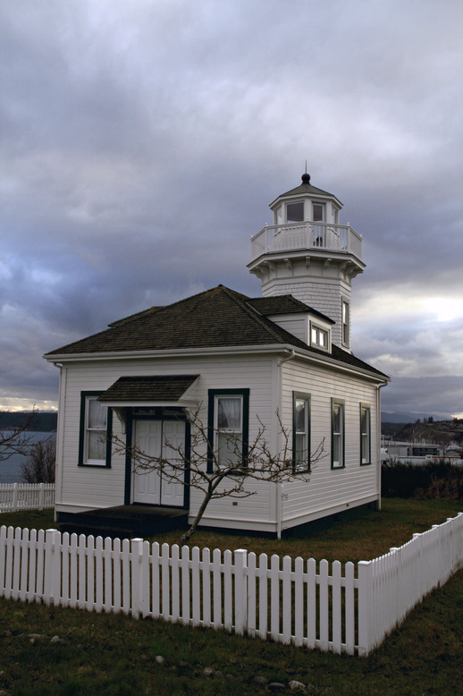 Port Townsend, WA: Lighthouse with stormy backdrop
