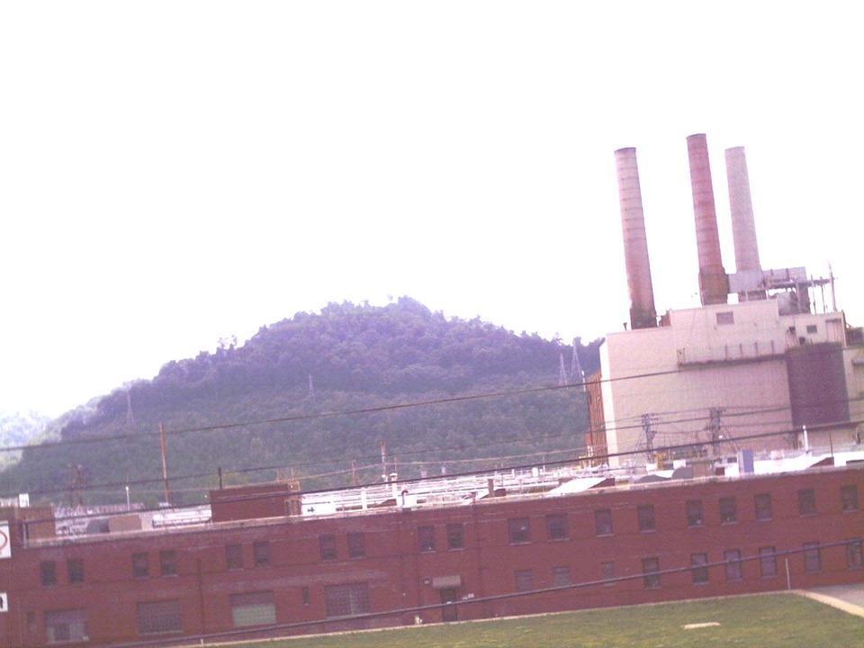 Belle, WV: City of Belle WV = Photos of DuPont Chemical Plant from different views ( largest employer in the valley & supplier of B&O Taxes for town of Belle)