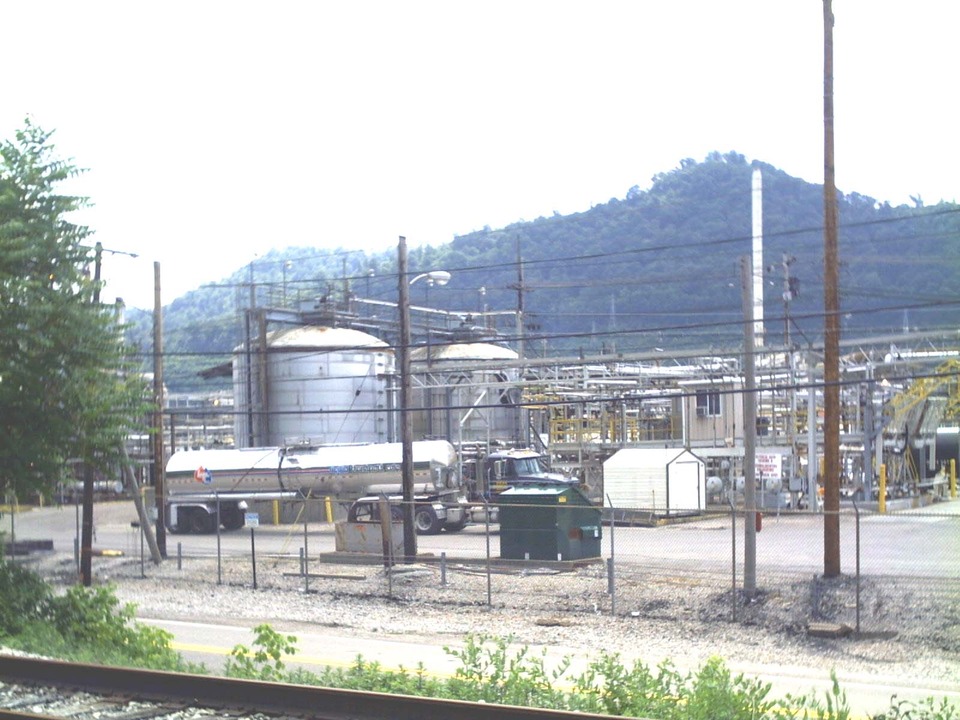 Belle, WV: City of Belle WV = Photos of DuPont Chemical Plant from different views ( largest employer in the valley & supplier of B&O Taxes for town of Belle)