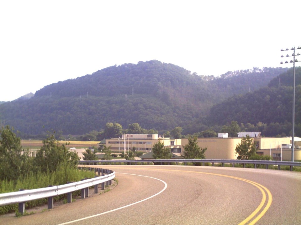 Belle, WV: City of Belle WV - These are photos of Riverside High School and Quincy Mall on the east end of town ( also the area of our future NASCAR track & Super Walmart Store )
