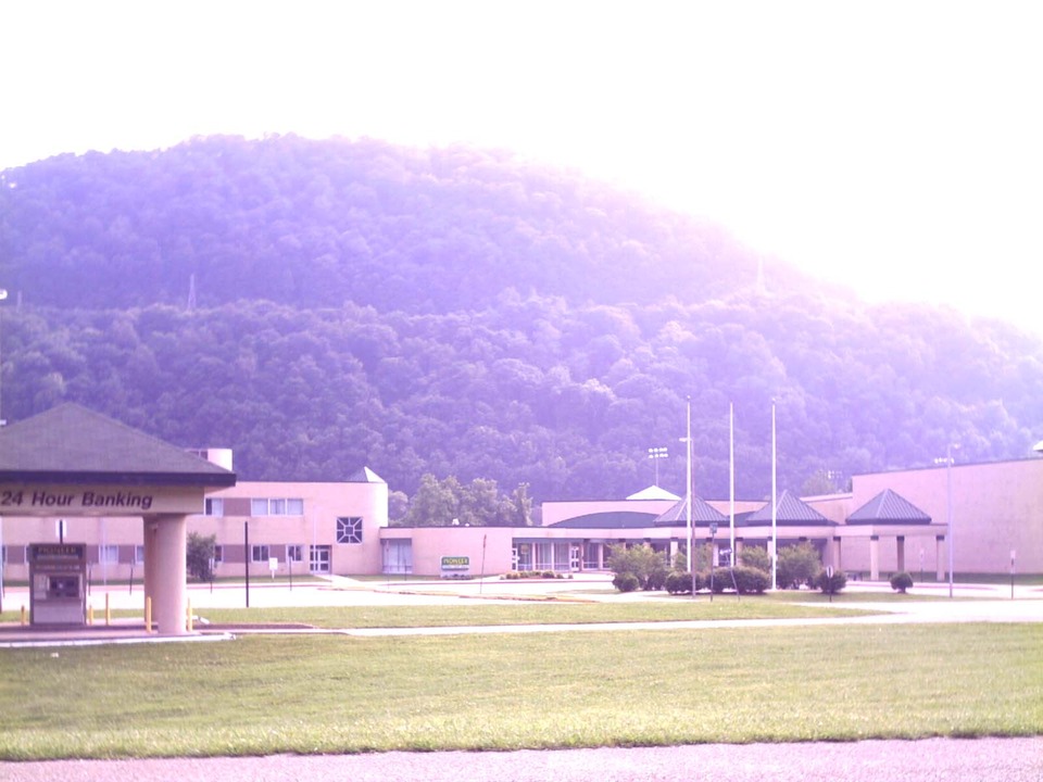 Belle, WV: City of Belle WV - Photos of Riverside High School ( on east end of town )with there 24 hr banking unit outside