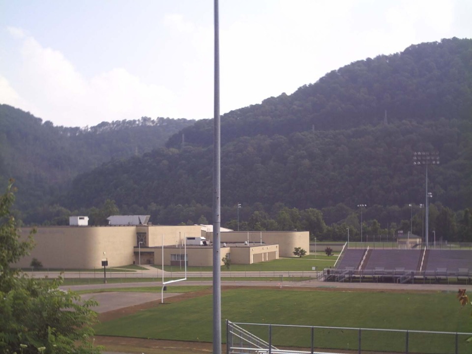 Belle, WV: City of Belle WV - Photos of Riverside High School ( on east end of town )