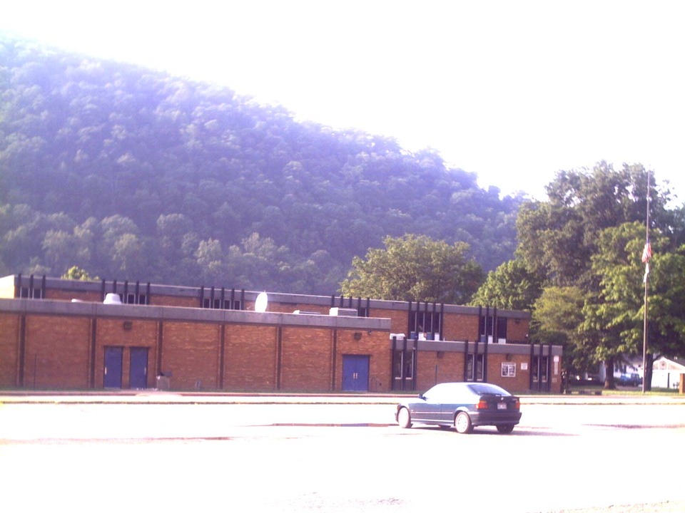 Belle, WV: City of East Bank WV - Photos of East Bank Middle & Jr High Schools