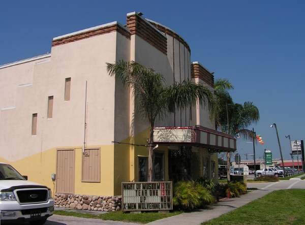 Clewiston, FL: The Dixie Crystal Theatre, also known as the Clewiston Theatre, was completed in 1941 and is one of few Moderne style buildings in the county. The Clewiston Theatre has remained in constant use as a movie theater since its completion. (100 E. Sugarland Hwy. (US Hwy 27), Clewiston, FL, 33440)