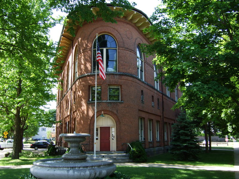 Deep River, CT: The Town Hall in Deep River, CT