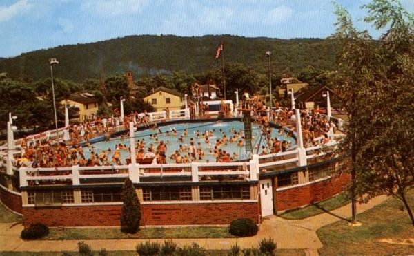 Toronto, OH: Our Old Toronto Pool..We had alot of fun there as kids....