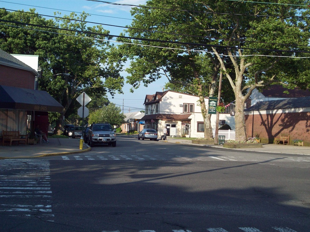 Brightwaters, NY: Downtown Brightwaters Intersection